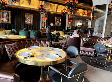Social Shot Lounge & Bar