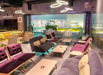 bahrain/tree-of-life/bar/elements-pool-lounge