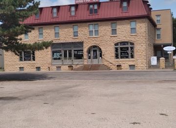 kansas/wilson-lake/bar/the-sample-room-tavern