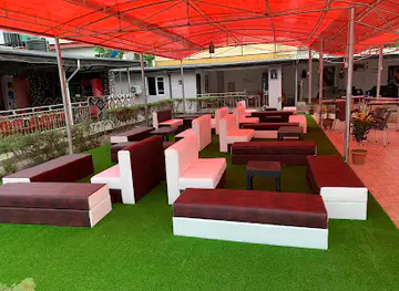 Deluxe Grill & Bar