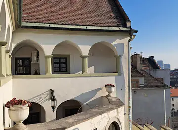 Viecha pod hradom