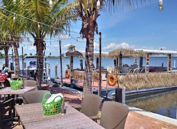 florida/captiva-island/bar/yucatan-waterfront-bar-and-grill