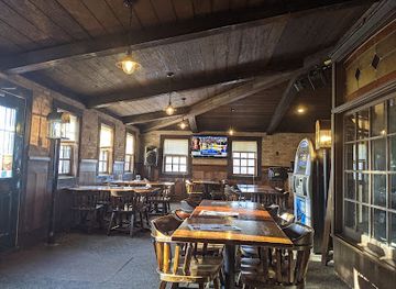 minnesota/otter-tail-lakes-country/bar/mabel-murphy-s