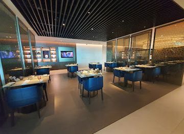 singapore/changi/bar/qatar-airlines-premium-lounge-terminal-1-changi-airport