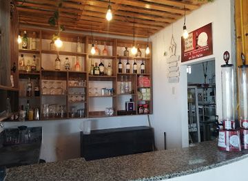 ecuador/pacific-coast/bar/restaurante-on-the-beach