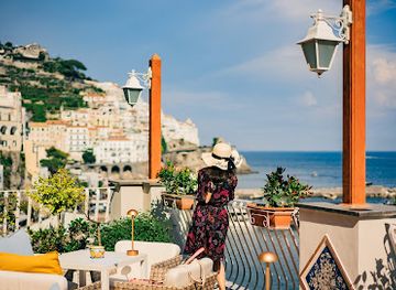 italy/amalfi/bar/sea-waves-bar