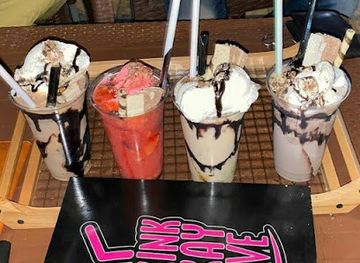 pakistan/lahore/downtown-lahore/bar/drink-pray-love