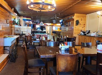 wisconsin/glacial-lake-wisconsin/bar/rae-s-bar-and-grill