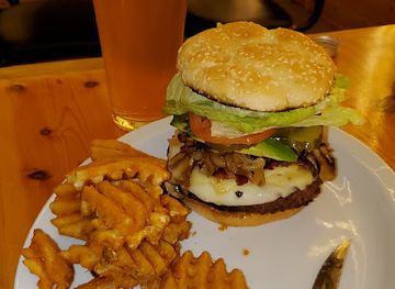 oregon/hood-river-county/bar/tabby-s-hole-in-one-clubhouse