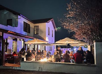 texas/enchanted-rock-state-natural-area/bar/the-hive-patio-bar-and-meadery