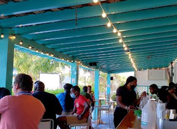 the-bahamas/nassau-and-paradise-island/bar/cabbage-beach-bistro-and-marketplace