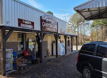 alabama/little-river-canyon-national-preserve/bar/rim-of-the-canyon-cafe-grocery