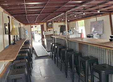 ohio/appalachian-ohio/bar/bum-boat-historic-bar-on-lake-erie-harbor