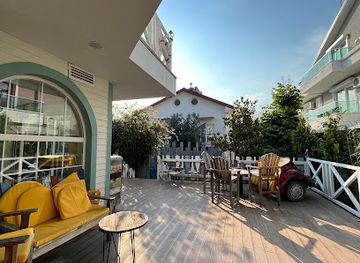 The Reef Bar Bistro Club