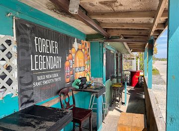 the-bahamas/grand-bahama-island/bar/two-dollar-bar