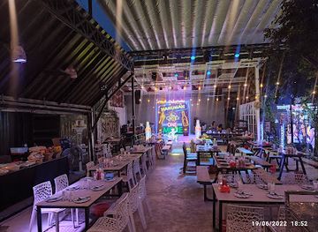 cambodia/battambang-province/bar/the-sharx-pub