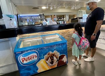 australia/whitsunday-islands/bar/av8-airport-bar