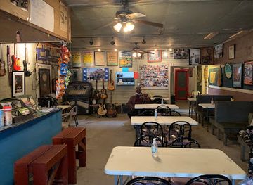 mississippi/the-black-prairie/bar/blue-front-cafe