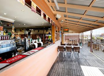 australia/mid-west/bar/bay-central-tavern