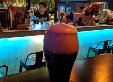 Ming's Cafe & Pub