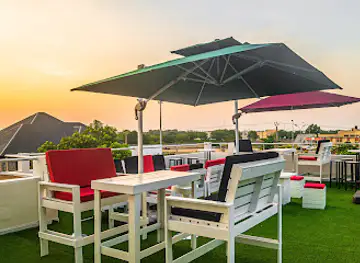 i'Top Rooftop Lounge