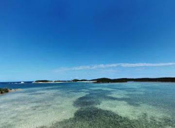 the-bahamas/san-salvador-island/bar/busted-bridge-bar-and-grill