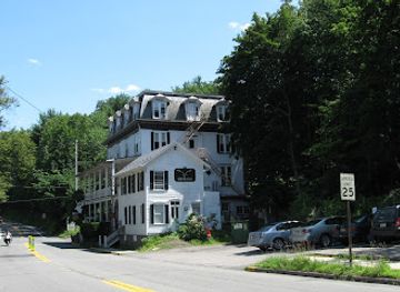 delaware/the-delaware-water-gap/bar/deer-head-inn