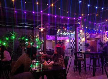 india/delhi/hauz-khas-village/bar/vapour-bar-exchange-hkv