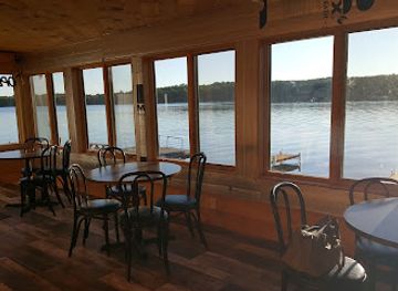 michigan/porcupine-mountains-wilderness-state-park/bar/cisco-lake-bar-and-resort