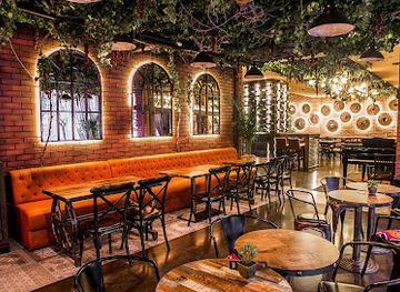 azerbaijan/baku/nizami-street/bar/people-livebar