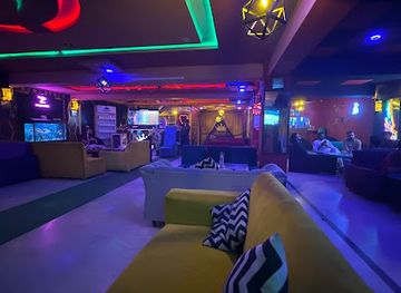pakistan/islamabad/bar/the-crown-lounge