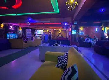 THE CROWN LOUNGE