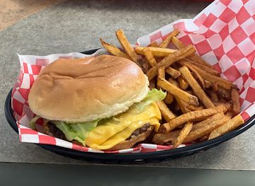 alabama/dismals-canyon/bar/faelynn-s-place