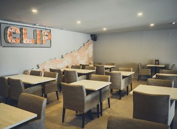 portugal/serra-do-marao/bar/bar-clip-good-friends-drinks