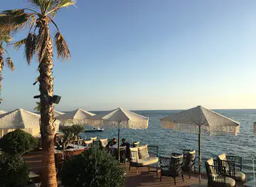 Aqua Lounge Bar & Restaurant