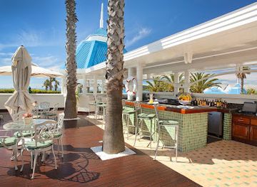 south-africa/cape-town/v-a-waterfront/bar/the-pool-bar-the-table-bay-hotel