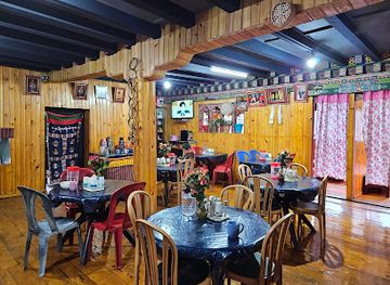 bhutan/phobjikha-valley/bar/gaki-hotel