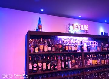 senegal/mbour/bar/black-and-white