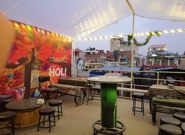 nepal/kathmandu/durbar-square/bar/the-bar-bar-black-sip