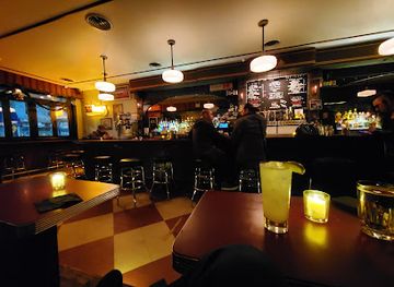 new-york/new-york-city/brooklyn/bar/the-three-diamond-door