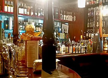 Cream Irish Pub Guinness
