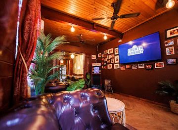 australia/central-queensland/bar/the-fourth-monkey-cocktail-bar-grill