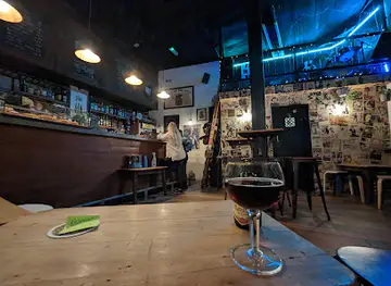 Hole in the Wall Bar & Cafe
