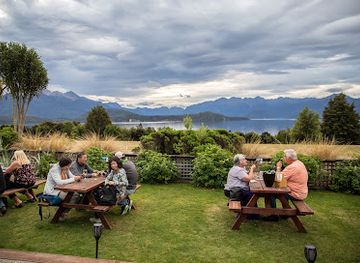 new-zealand/fiordland-national-park/bar/manapouri-lakeview-cafe-and-bar