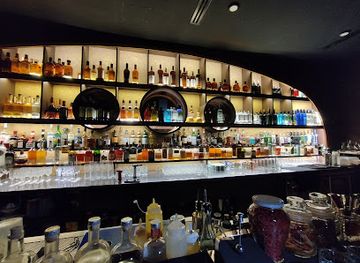 singapore/central-business-district/bar/taylor-adam