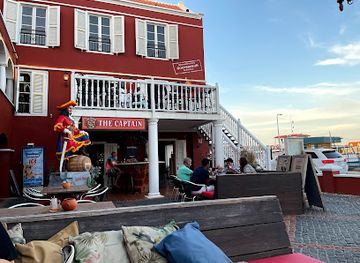 curacao/willemstad/otrobanda/bar/the-captain