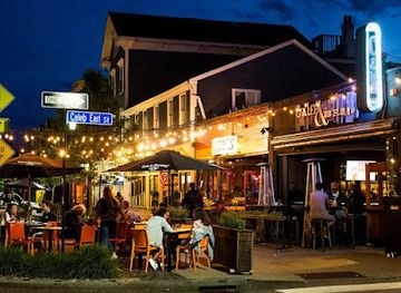 rhode-island/newport-cliff-walk/bar/caleb-broad