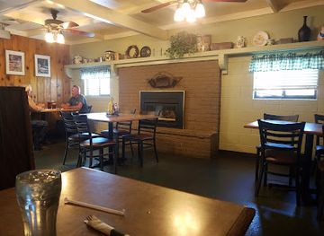 arizona/coconino-national-forest/bar/pinewood-bar-grill