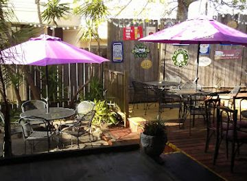 louisiana/lake-pontchartrain/bar/the-four-seasons-den-patio-bar