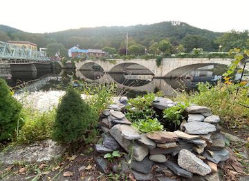 massachusetts/mohawk-trail/bar/juicebox-wine-bar